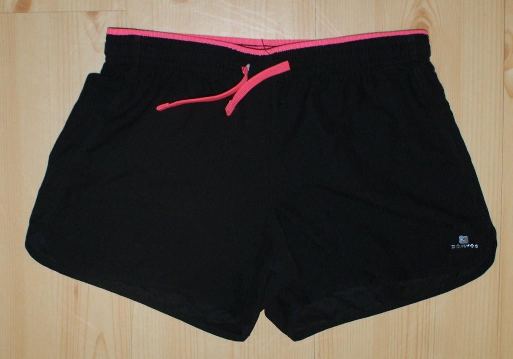 Domyos sportbroekje maat 152 met aantrekkoordje., Meisje, Sport- of Zwemkleding, Ophalen of Verzenden, Domyos