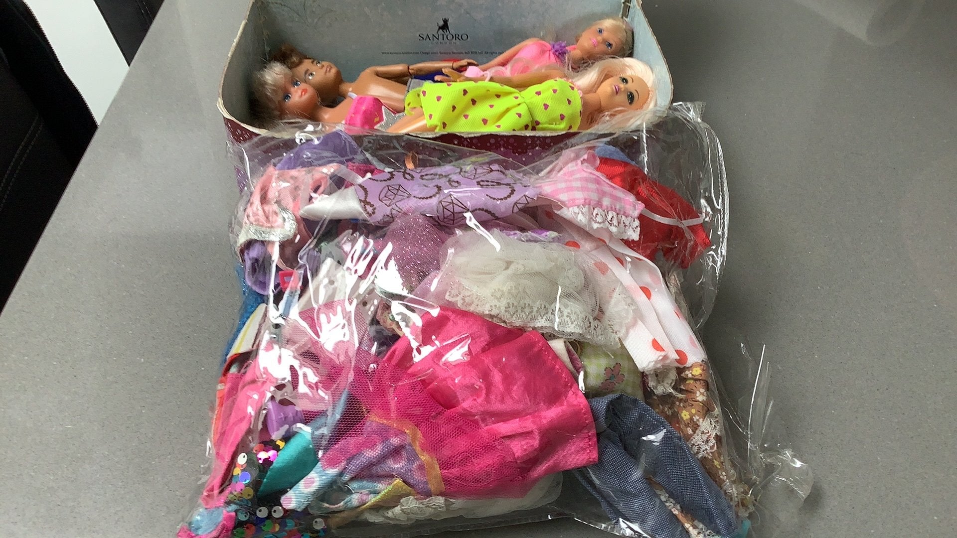Barbie poppen met kleding in koffer, Ophalen of Verzenden, Gebruikt, Barbie