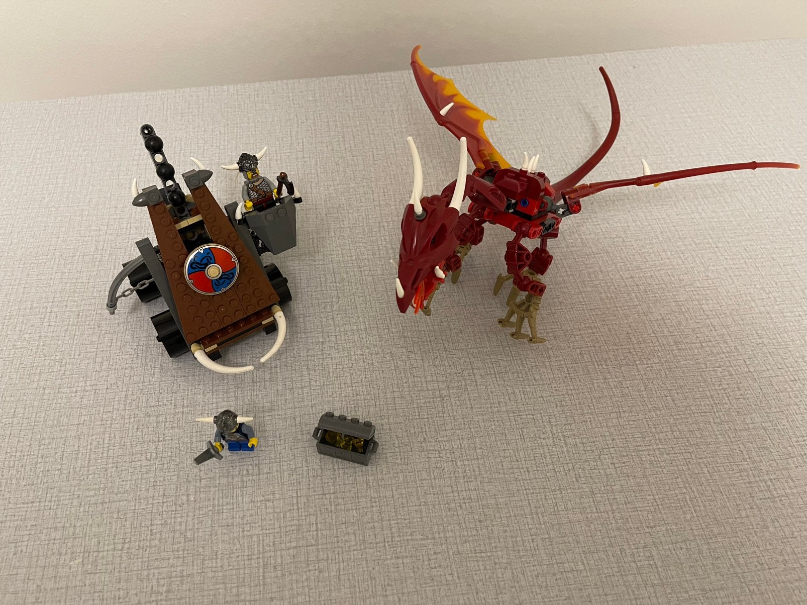 LEGO Vikings 7017 Viking Catapult versus the Nidhogg Dragon, Kinderen en Baby's, Overige thema's, Lego, Ophalen of Verzenden, Zo goed als nieuw