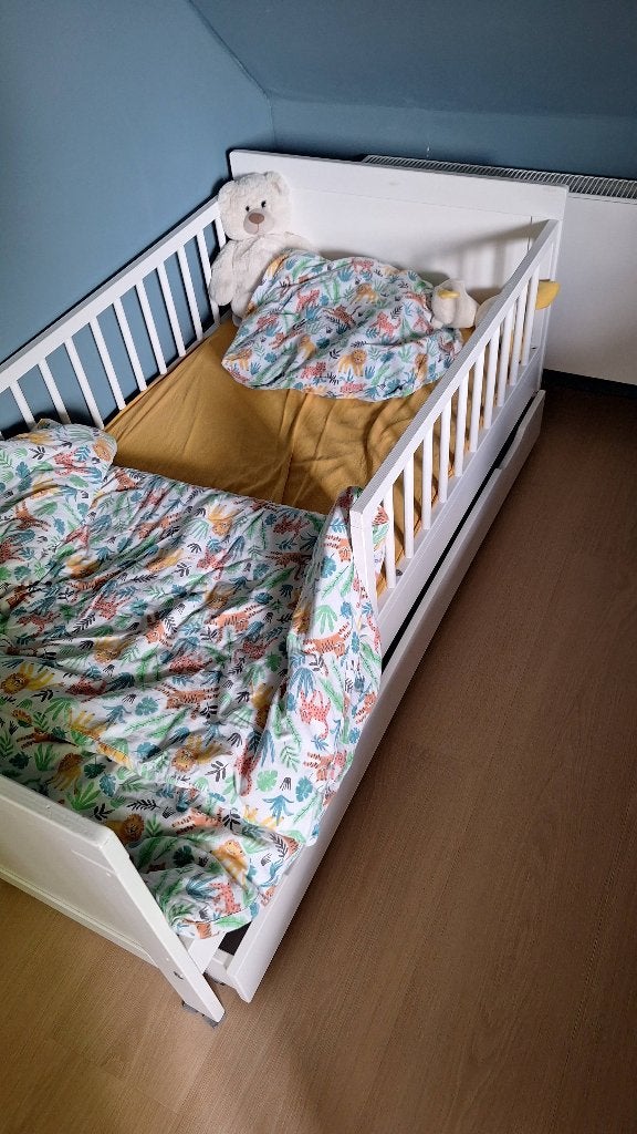 Peuterbed petit amelie plum, Kinderen en Baby's, Kinderkamer | Bedden, Gebruikt, 70 tot 85 cm, 140 tot 160 cm, Ophalen