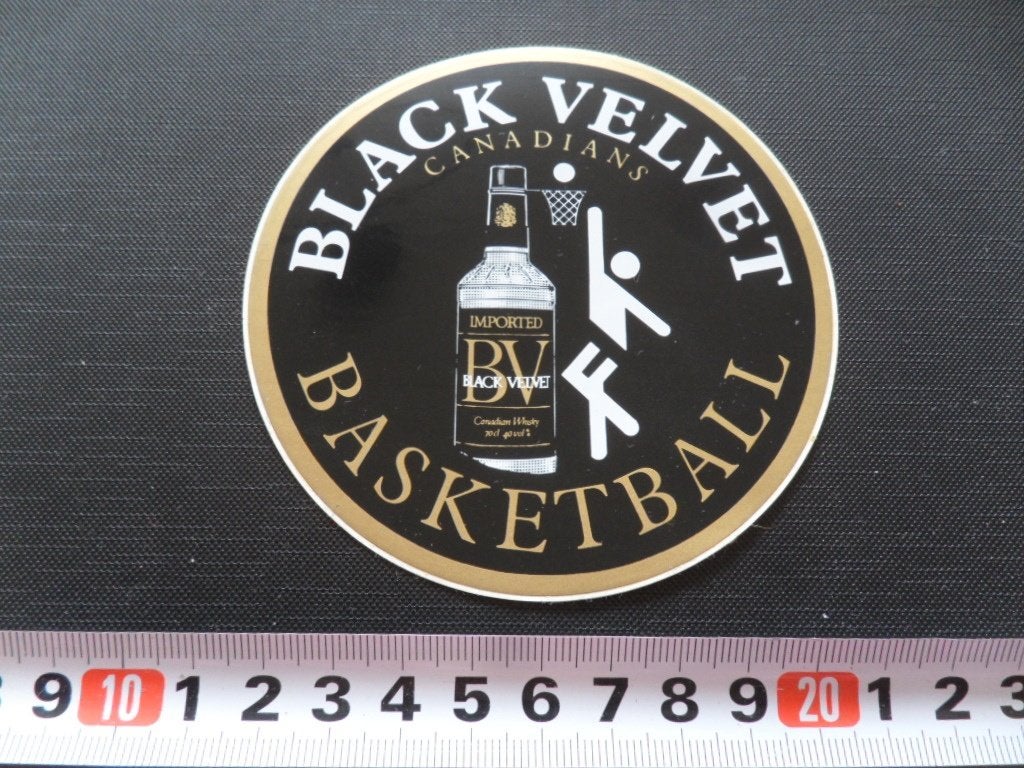 sticker drank canadian whisky BLACK VELVET basketball *, Ophalen, Zo goed als nieuw