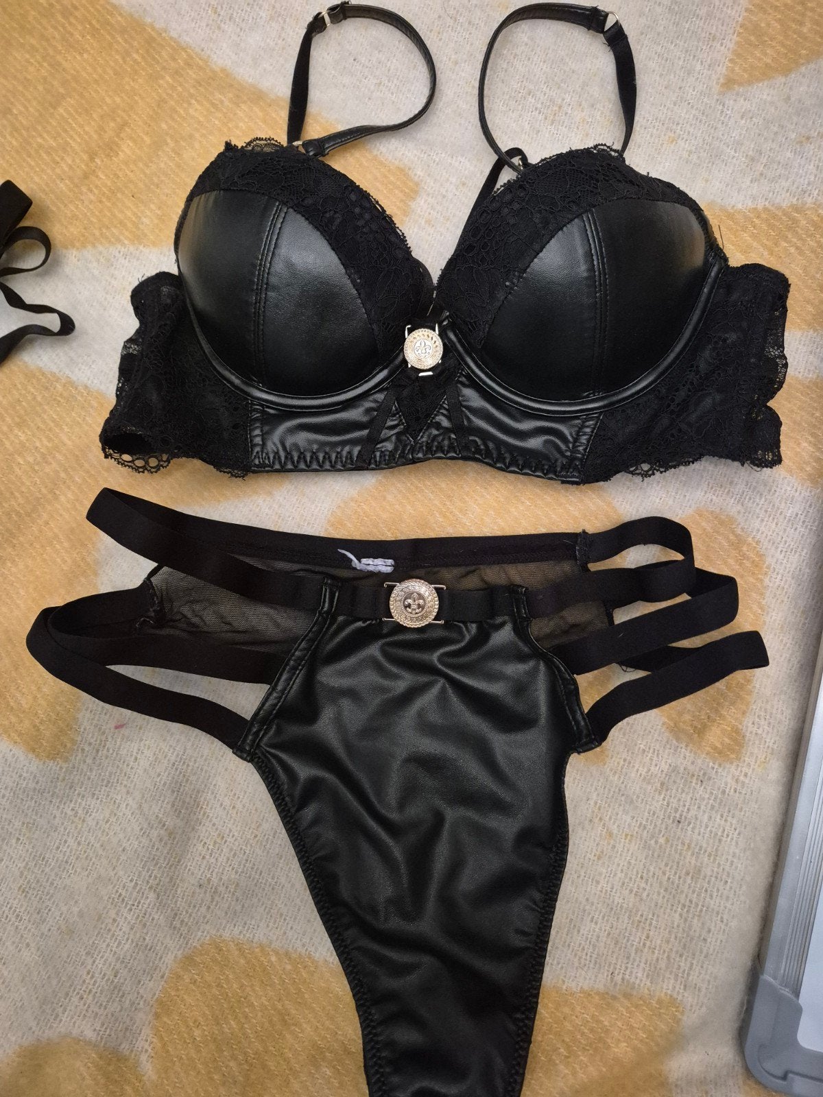Zwart Leren Lingerie Setje met Gouden Accent, Ophalen of Verzenden, Zwart, Setje