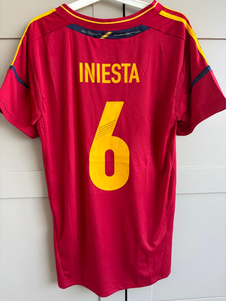 Retro Spanje thuisshirt wk 2010 Iniesta large adidas barca, Sport en Fitness, Voetbal, Maat L, Ophalen of Verzenden, Nieuw, Shirt