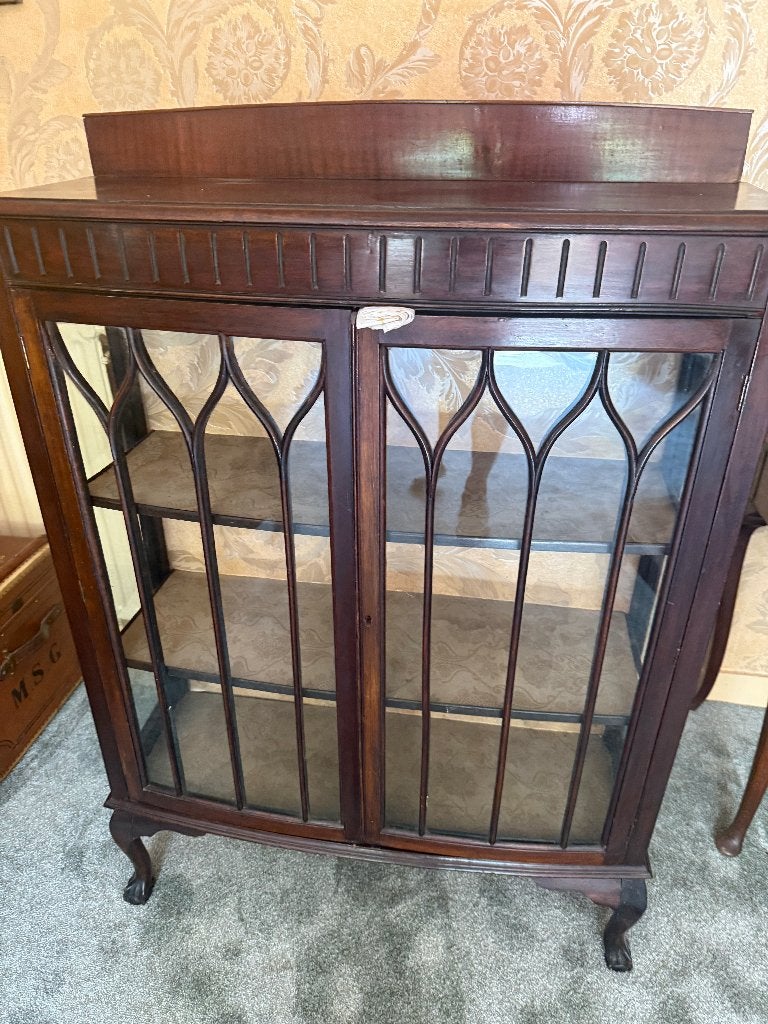 Antieke vitrinekast, eettafel en bijzet tafeltjes, Ophalen