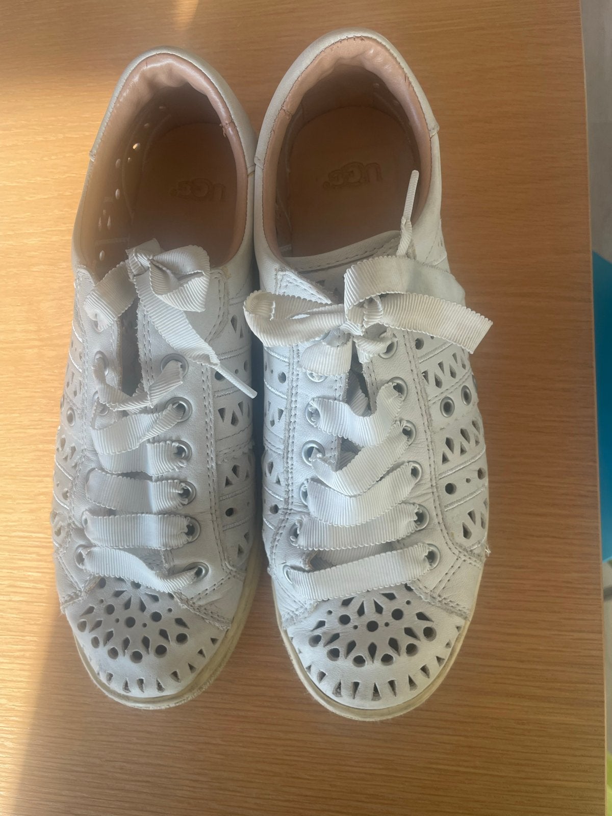 Opengewerkte UGG sneakersmaat 40, Ophalen of Verzenden, Gedragen, Wit, Sneakers of Gympen