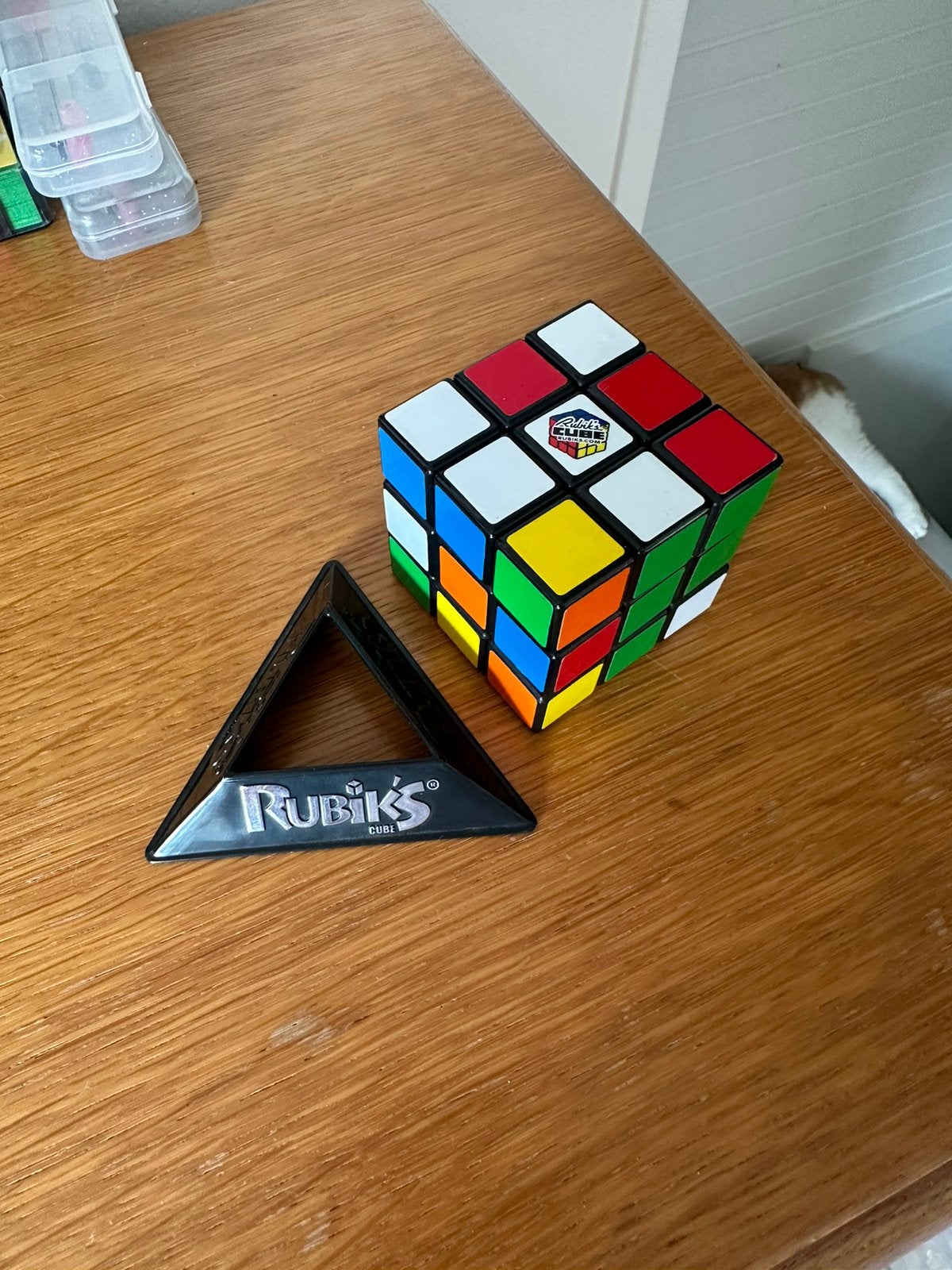 Rubiks cube met houder, Ophalen of Verzenden, Zo goed als nieuw