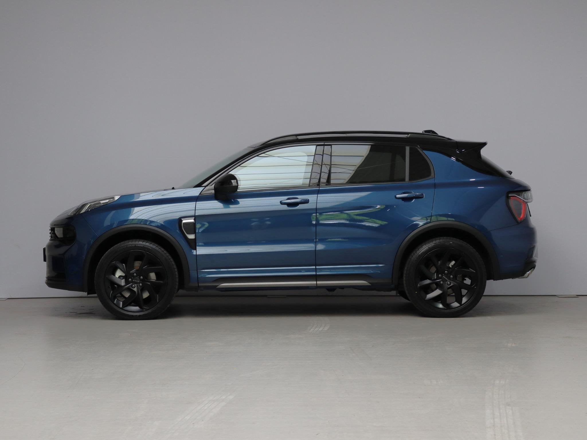 Lynk & Co 01 1.5 Blackpack! / Adaptive Cruise / Panoramadak, Stof, Euro 6, Blauw, 120 €/maand