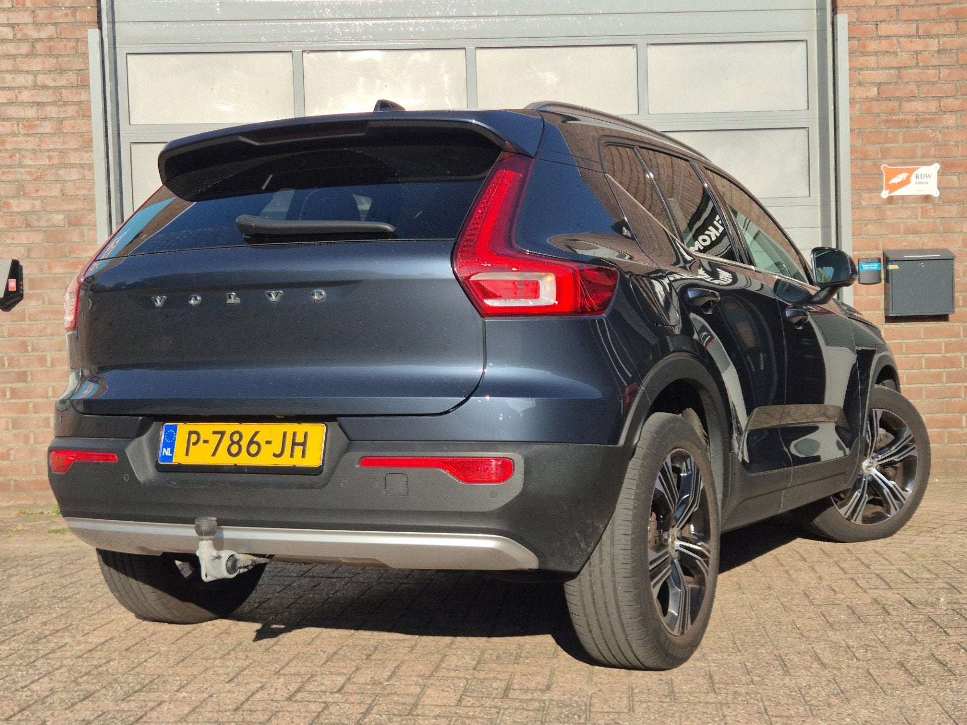 Volvo XC40 1.5 T4 Recharge Trekhaak Panoramadak Leder Standk, Dealer onderhouden, Blauw, Hybride Elektrisch/Benzine, 3 cilinders