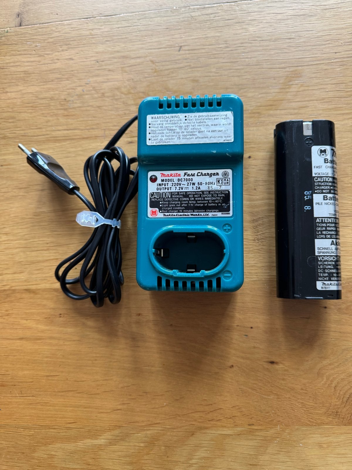 Makita Snellader DC7000 met Accu 7.2V, Ophalen of Verzenden, Gebruikt