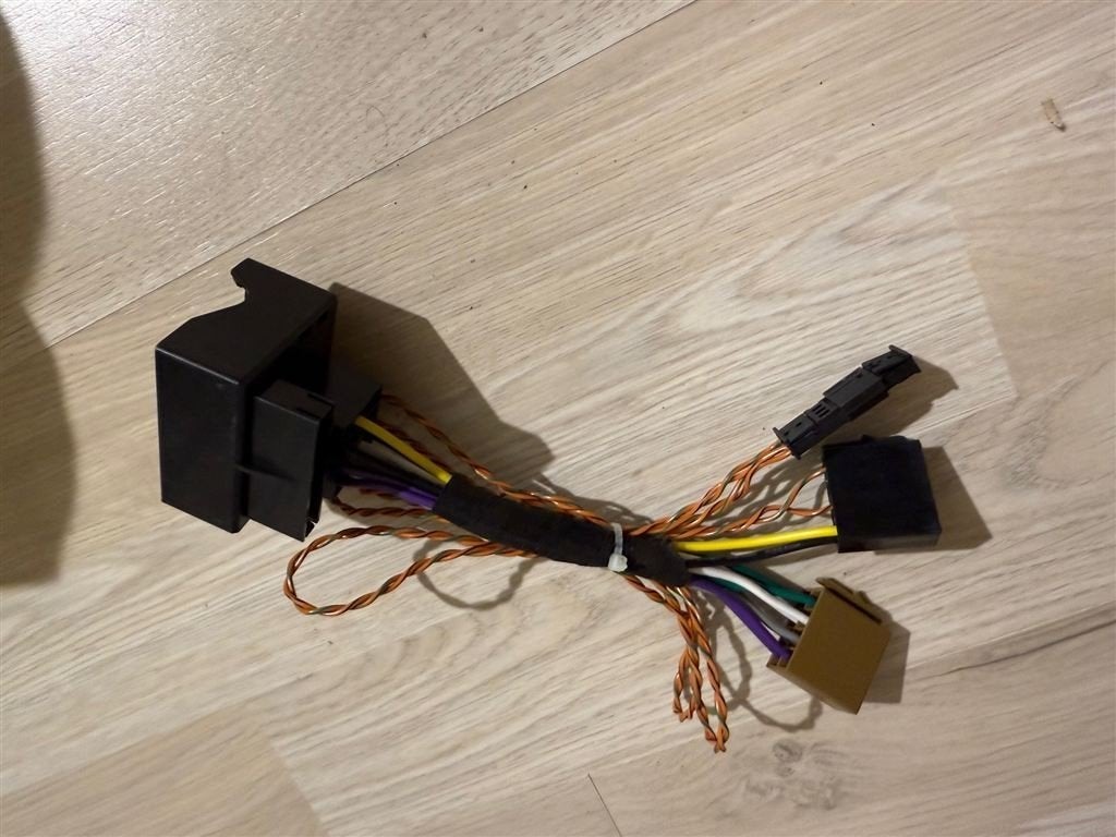 Quadlock Radio Adapter met Iso Stekker Volkswagen, Ophalen of Verzenden