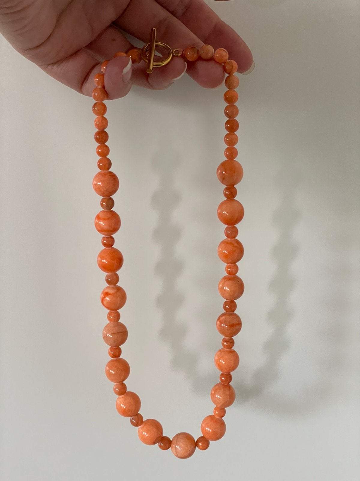Handgemaakte oranje ketting met natuursteenkralen, Sieraden, Tassen en Uiterlijk, Kettingen, Nieuw, Oranje, Ophalen of Verzenden