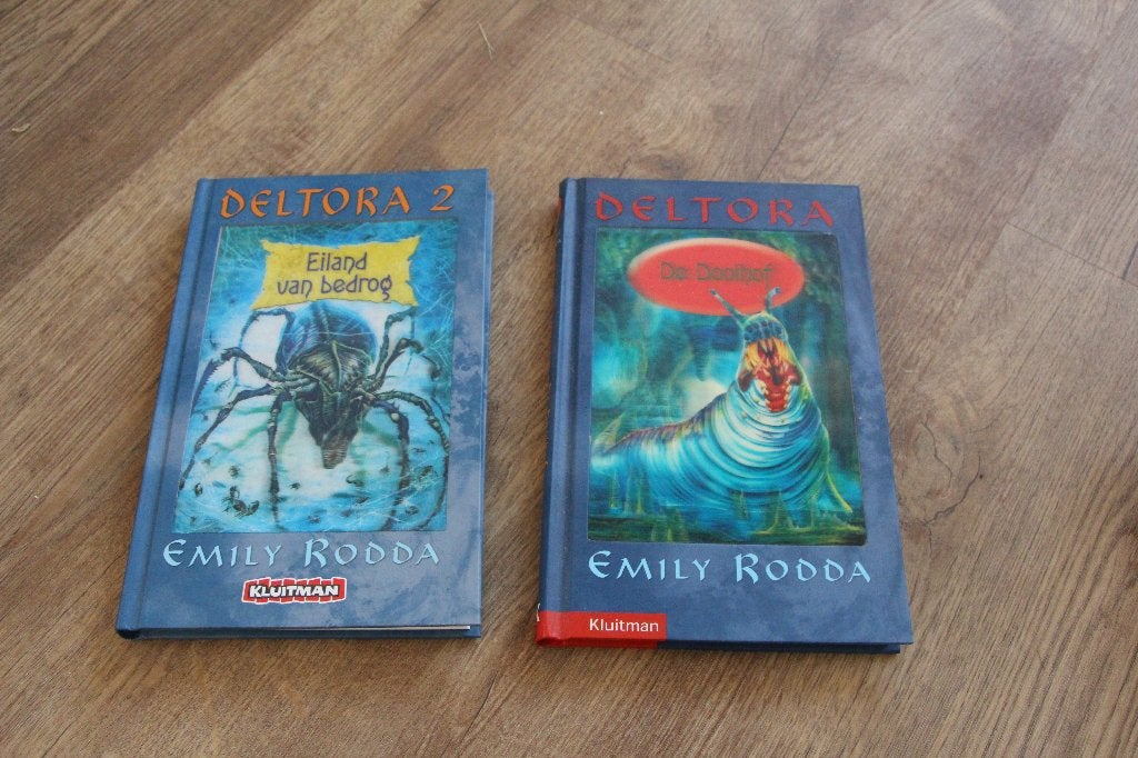 Deltora De Doolhof / Deltora 2 Eiland van bedrog Emily Rodda, Boeken, Ophalen of Verzenden, Zo goed als nieuw, Emily Rodda