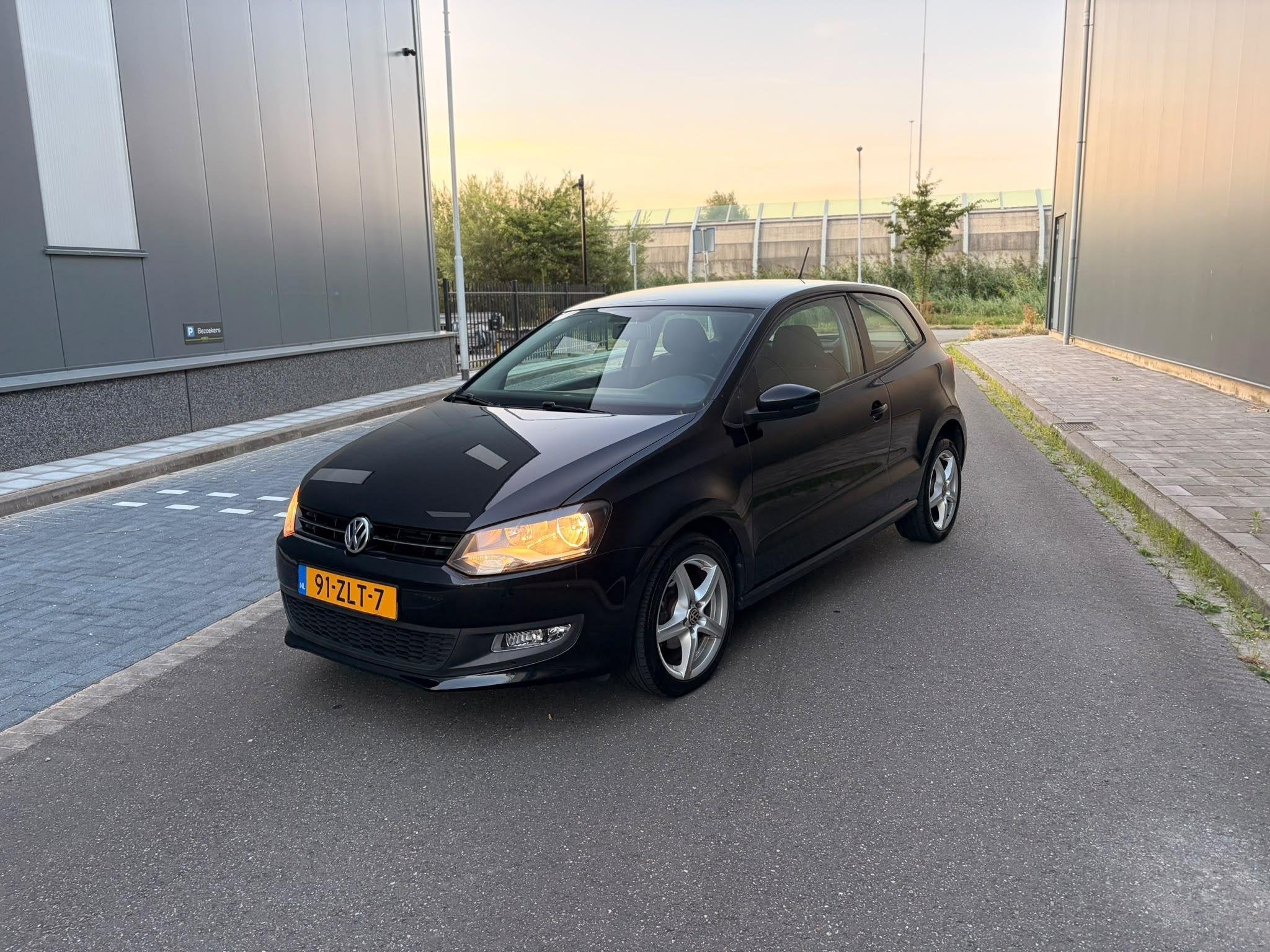 Volkswagen Polo 1.2 TSI Comfortline Automaat| Airco| Cruise, Stof, Zwart, 4 cilinders, Zwart