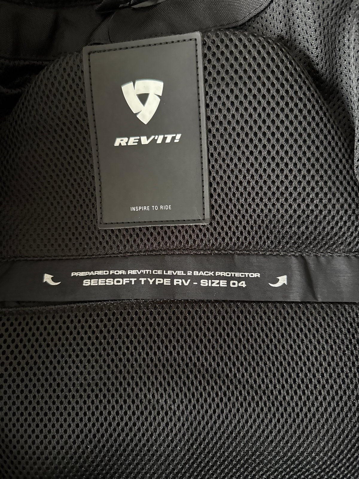 REV'IT! leren combipak (jas en broek) en rugprotector, Ophalen, Tweedehands, Heren, Combipak