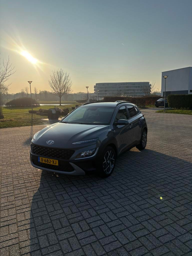 Hyundai Kona Hybrid 105pk 2WD 2021 Grijs, Auto's, Hyundai, 23 km/l, 75 €/maand, SUV of Terreinwagen, 104 pk