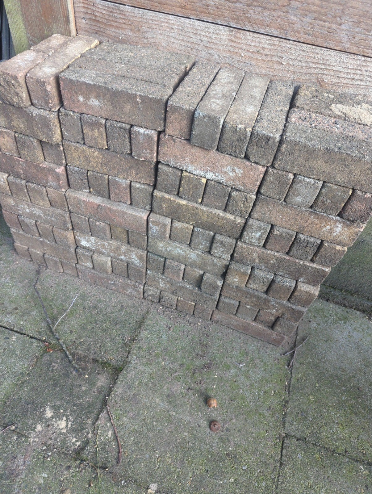 Ongeveer 100 m2 bonte klinkers / stenen 20x5x6 cm, Ophalen, Gebruikt, Beton, Klinkers