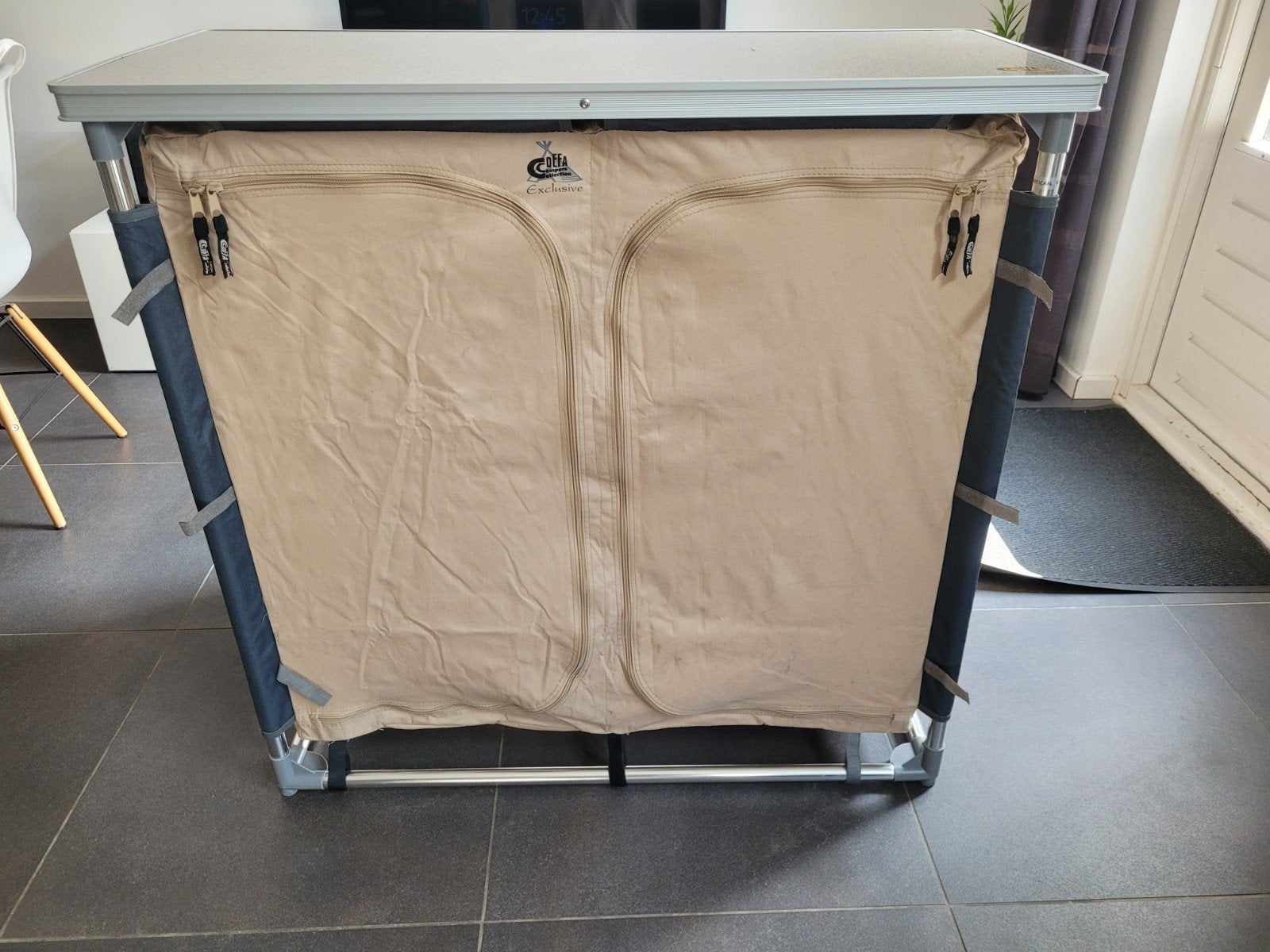Defa campingkast met schuine achterkant, Caravans en Kamperen, Ophalen