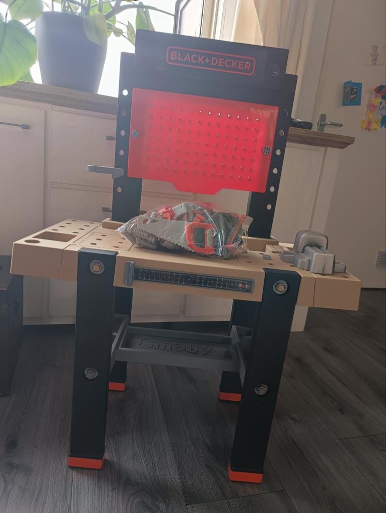Black & Decker kinderwerkbank met accessoires, Ophalen, Zo goed als nieuw, Jongen of Meisje