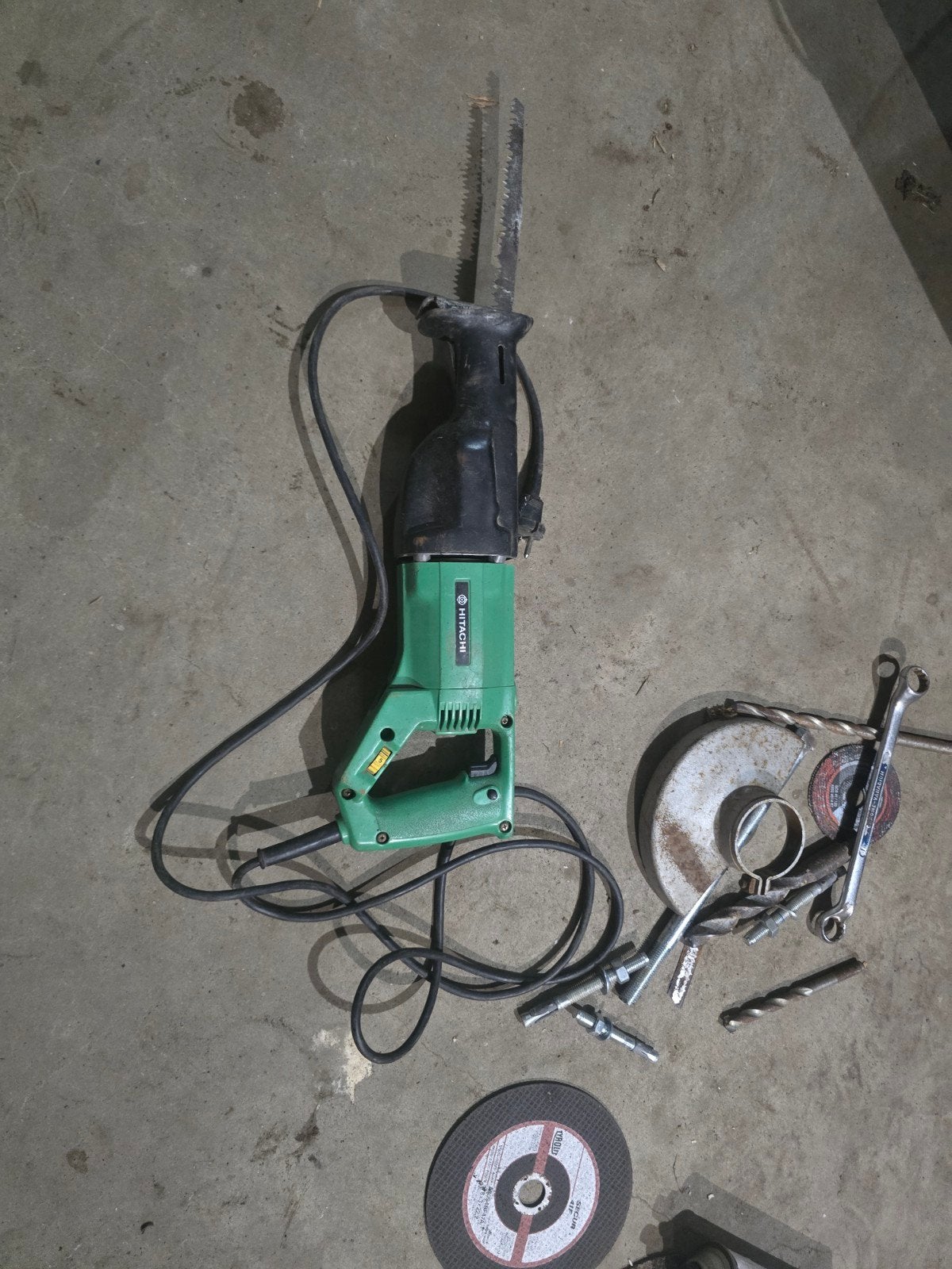 Hitachi Reciprozaag - Krachtige Zaagmachine, Gebruikt, 70 mm of meer, 600 tot 1200 watt, Ophalen of Verzenden