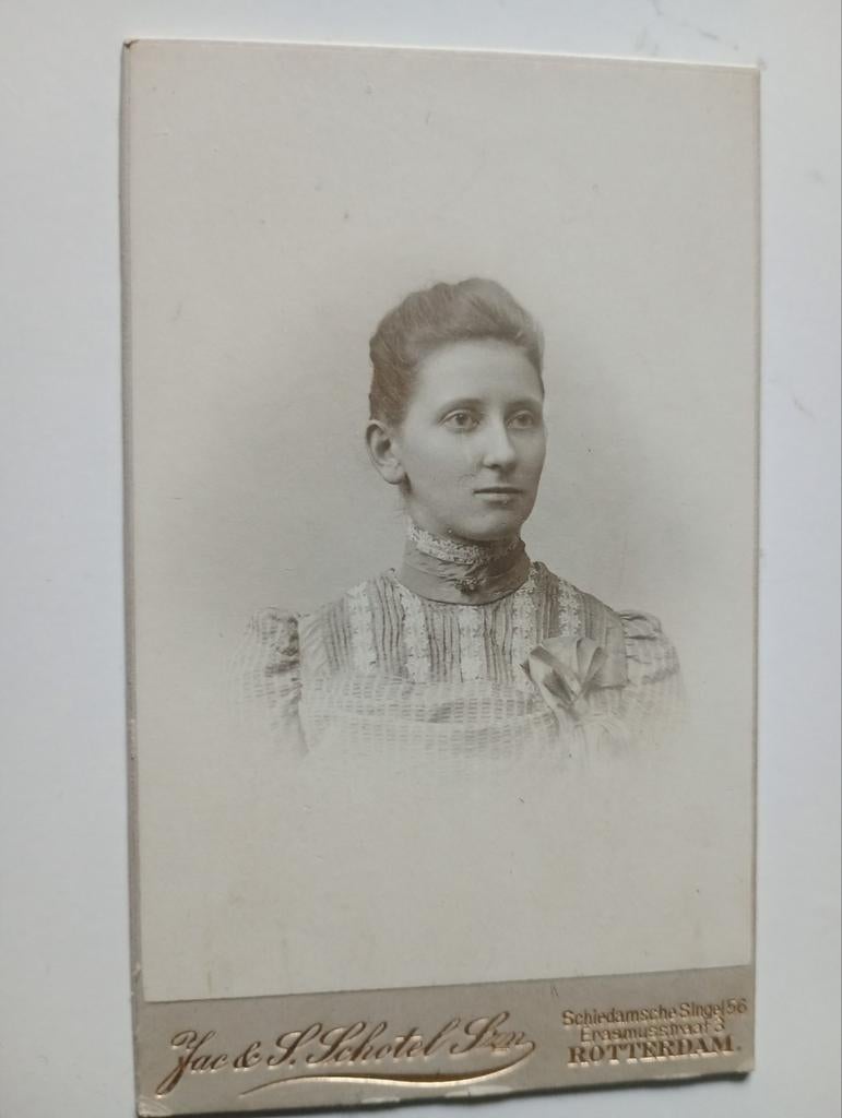 CDV Rotterdam Vrouw, Gebruikt, Foto, Ophalen of Verzenden, Voor 1940