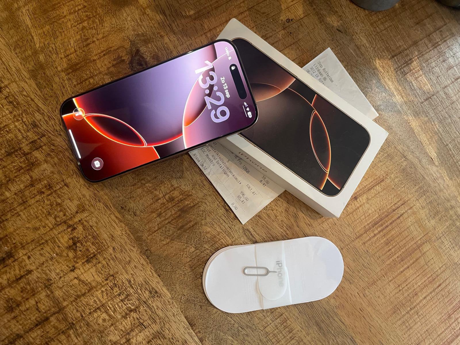 iPhone 16 Pro 128GB Rose goud - Zo goed als nieuw