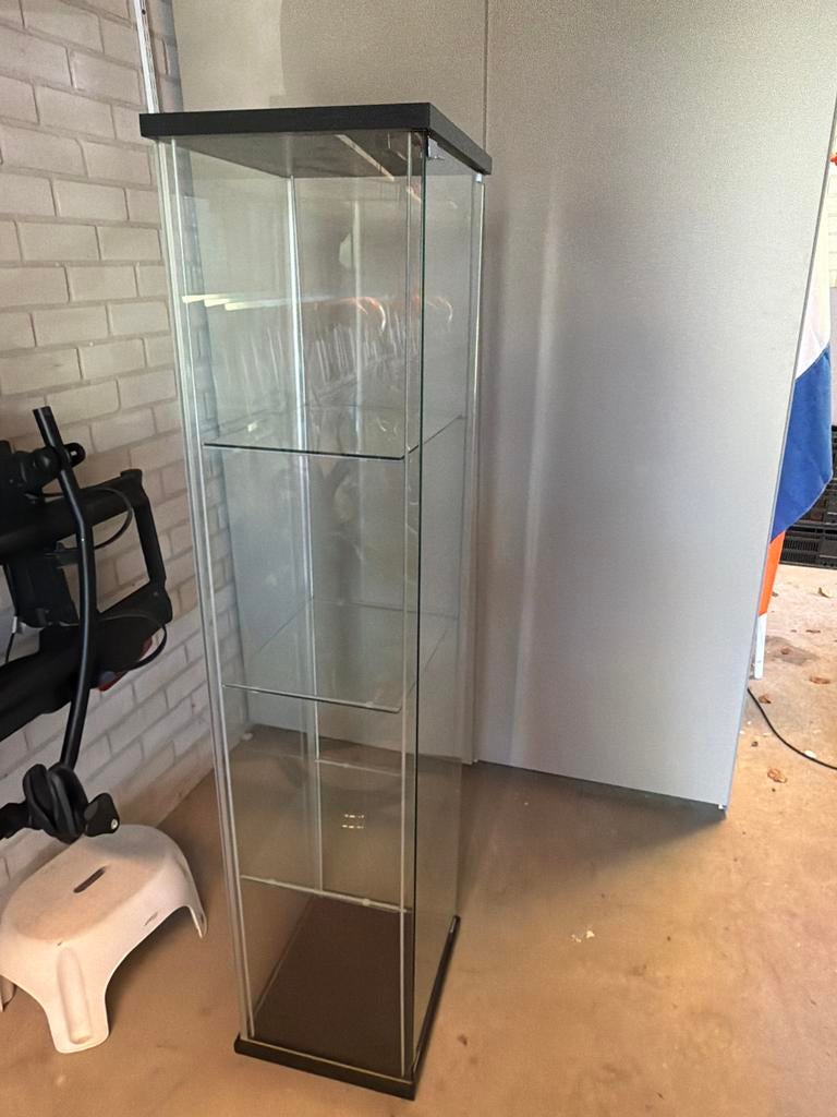 Glazen vitrinekast, Ophalen, Met plank(en), Minder dan 50 cm, Gebruikt