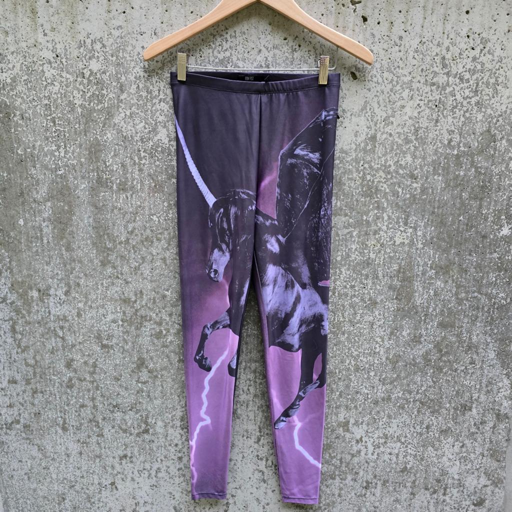 Iron fist - paars - zwart eenhoorn pegasus legging maat S, Kleding | Dames, Legging, Maat 36/38 (S), Iron fist, Paars