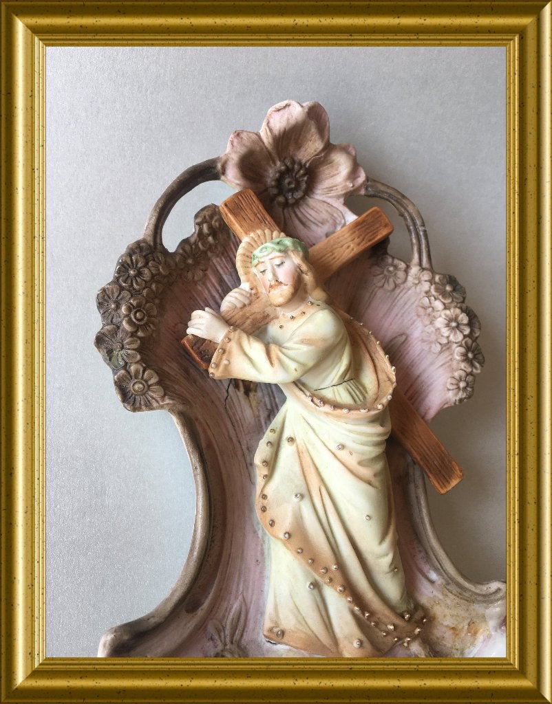 Antiek groot biscuit porseleinen wijwatervaatje: Jezus kruis, Antiek en Kunst, Antiek | Religie, Ophalen of Verzenden