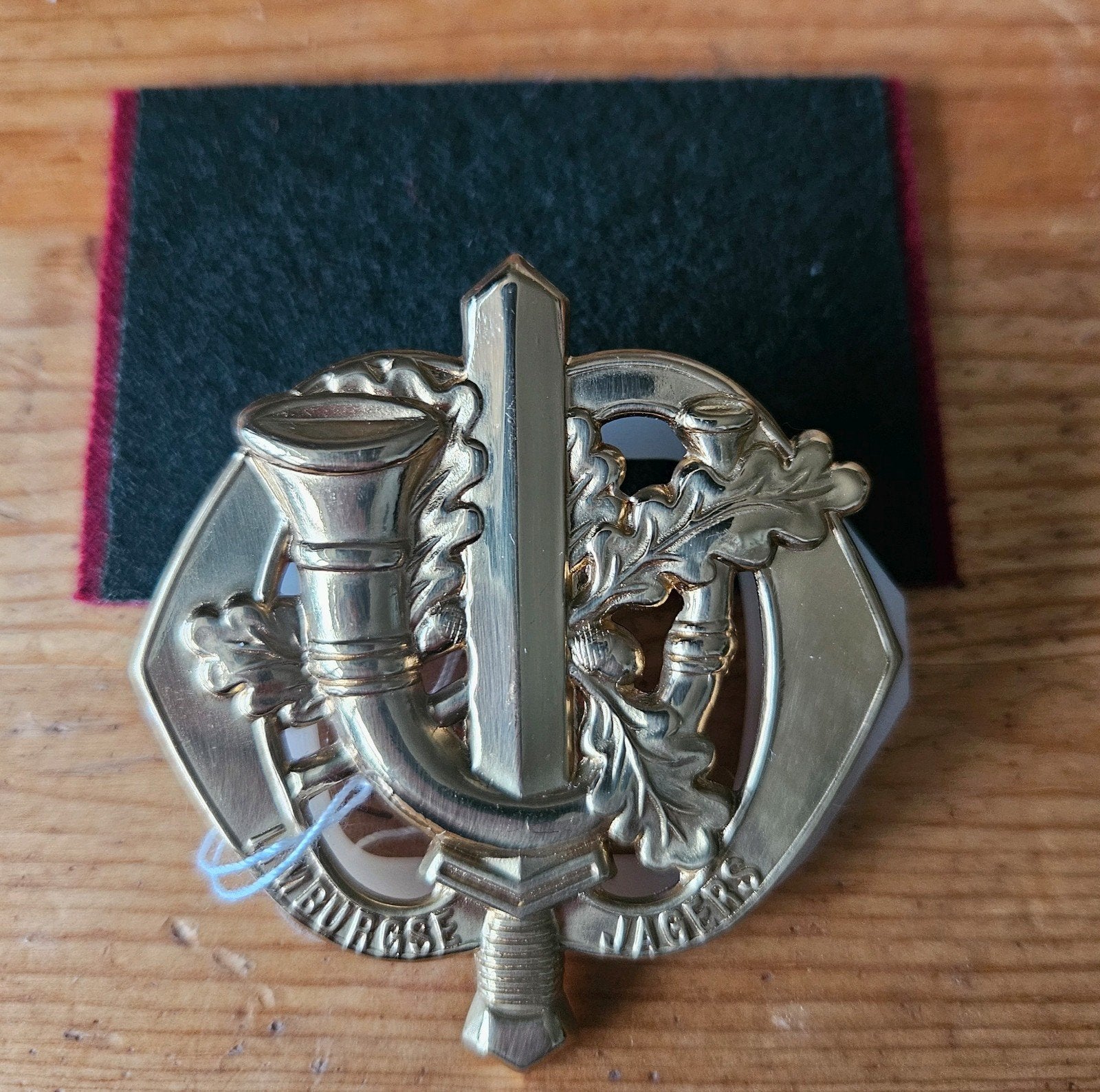 Baretembleem Limburgse Jagers, Ophalen of Verzenden, Landmacht, Nederland, Embleem of Badge