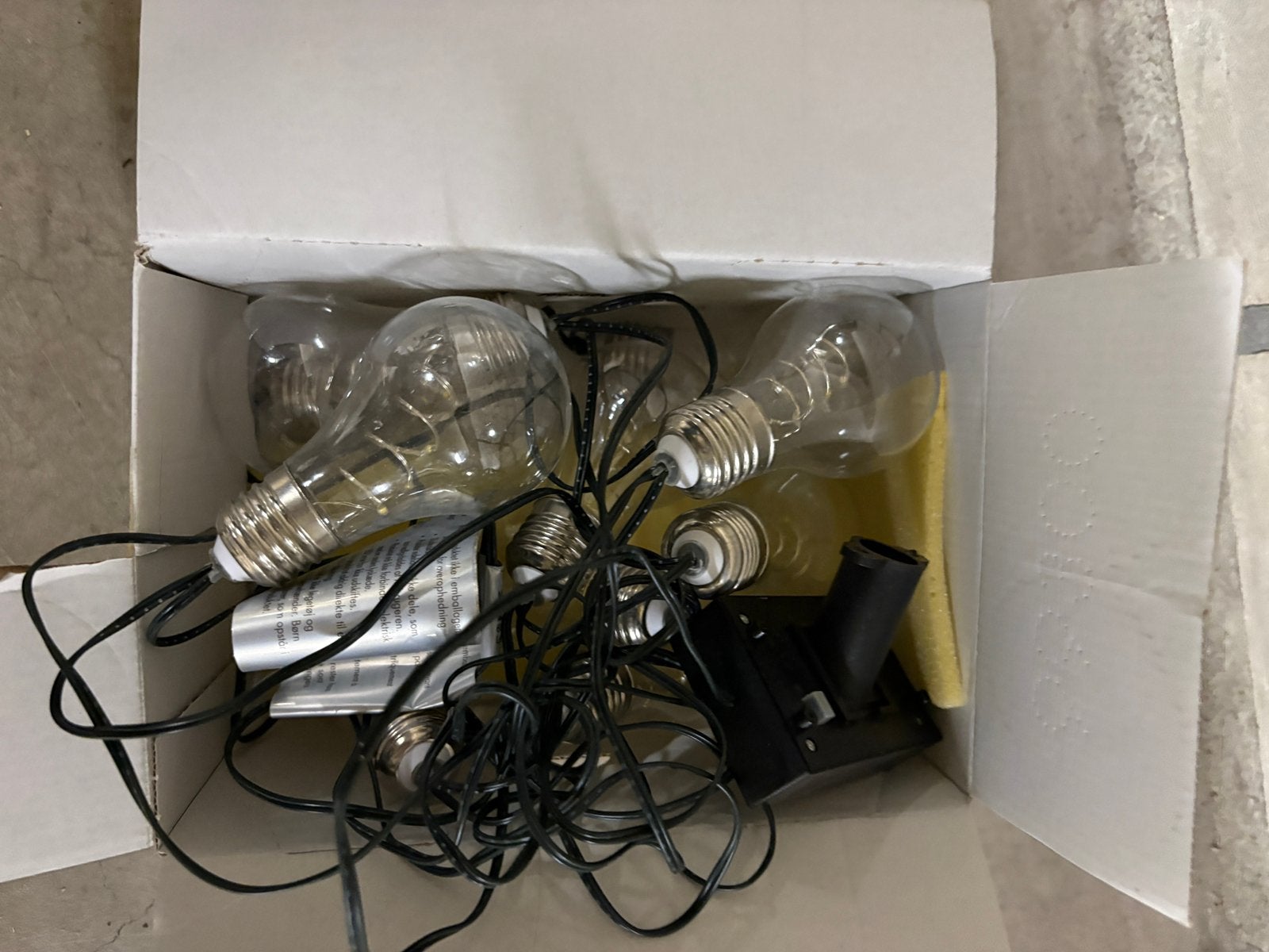 Buitenlampjes. Slinger met ca. 8 lampen, Ophalen, Gebruikt