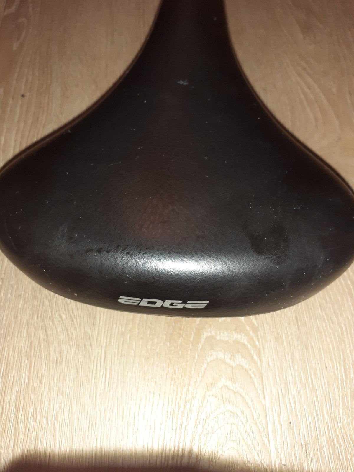 Zwart fietszadel met vering - Edge, Fietsen en Brommers, Edge, Gebruikt, Stadsfiets, Kunststof