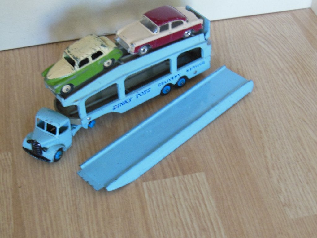 1 x PULLMORE  CAR TRANSP. + 2 x Pers. Auto's - DINKY 582, Ophalen of Verzenden, Gebruikt, Auto, Dinky Toys