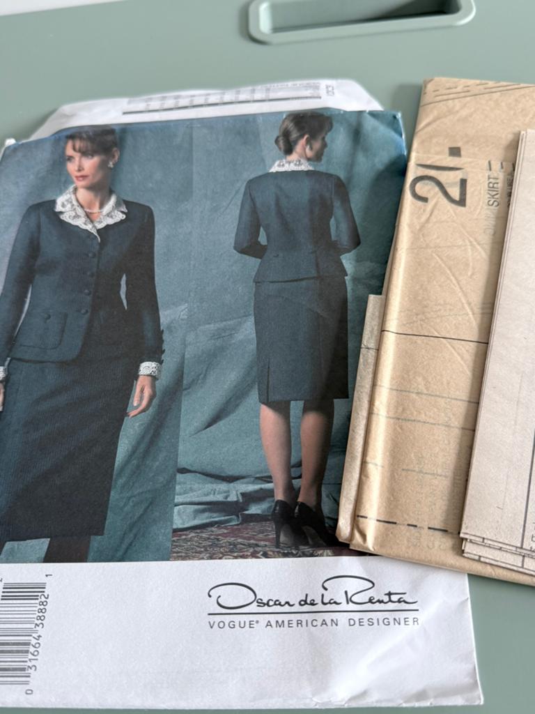 Oscar de la Renta Vogue V2829 naaipatroon maat  12 14 16, Ophalen of Verzenden, Nieuw, Vrouw, Overige merken