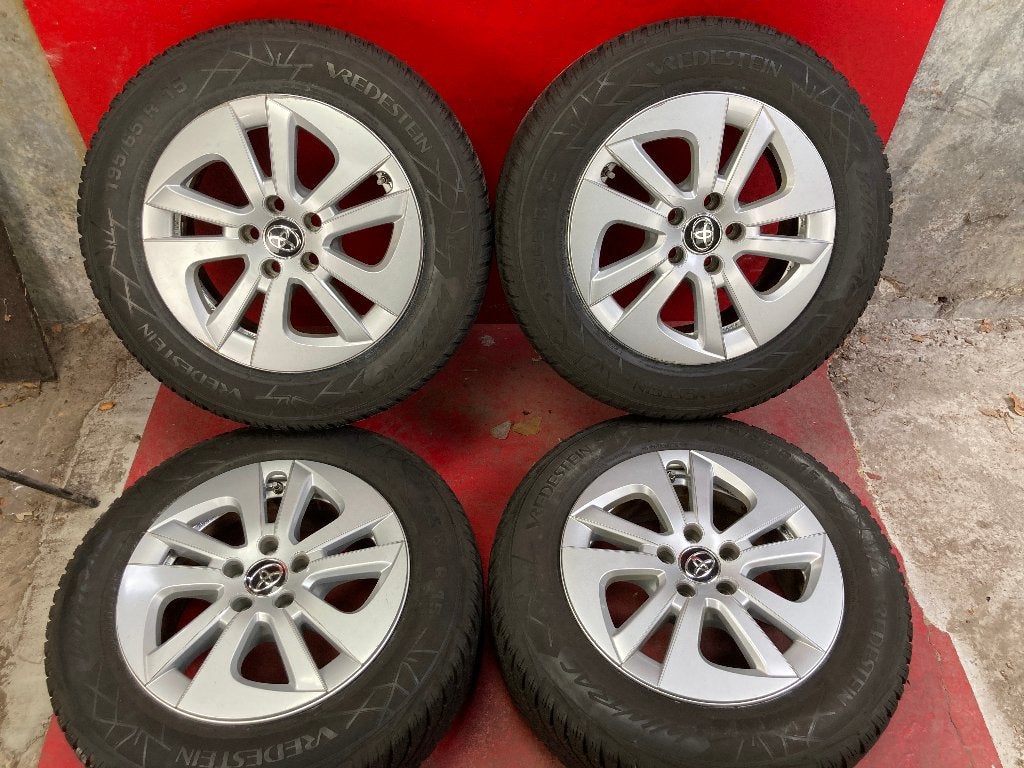 Winterbanden Toyota Yaris 195/65R15 Vredestein, Gebruikt, 15 inch, ., Banden en Velgen
