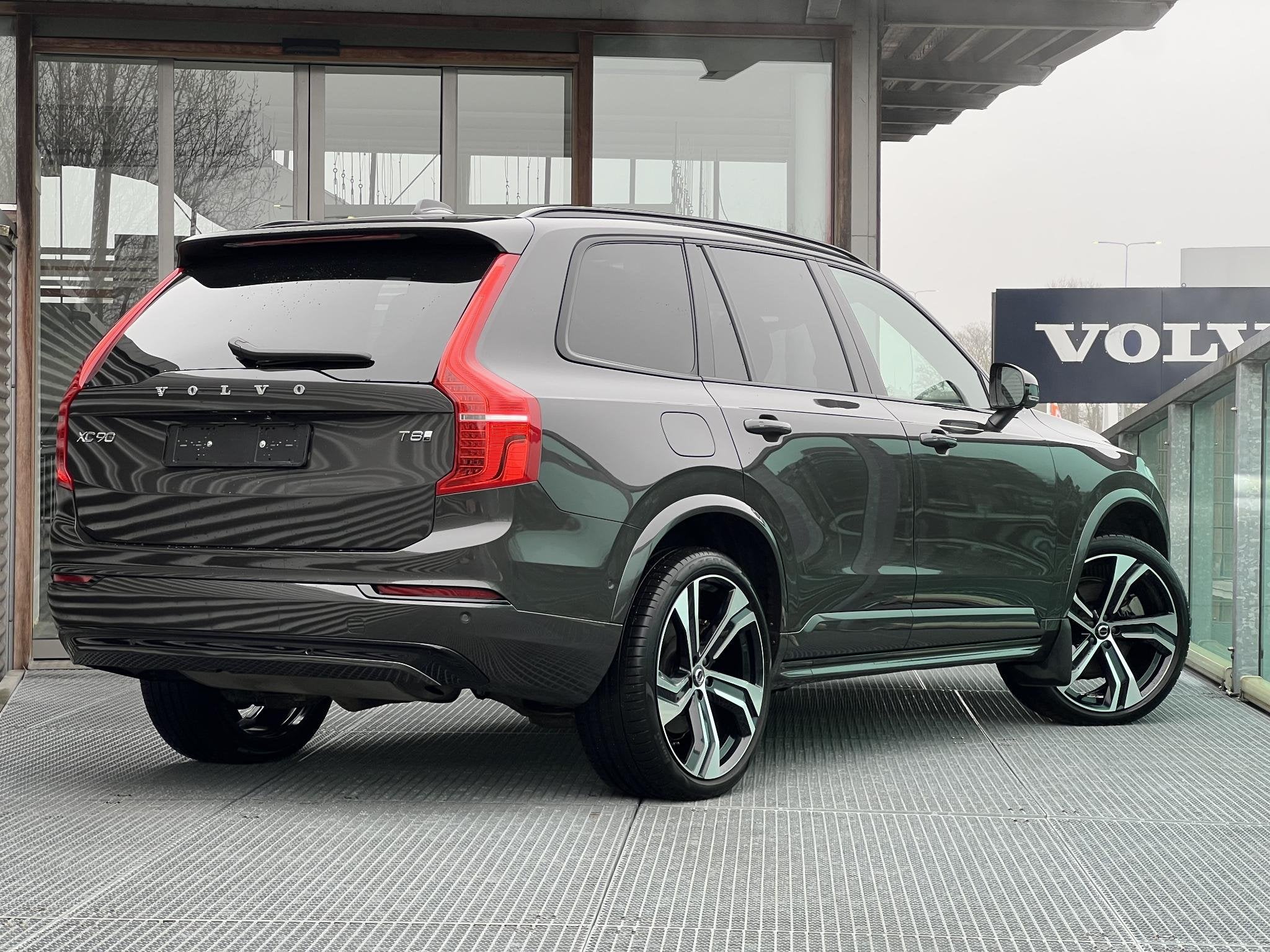 Volvo XC90 2.0 T8 Plug-in hybrid AWD Ultra Dark PHEV Automaa, Gebruikt, 4 cilinders, Plug-in hybride, Vierwielaandrijving