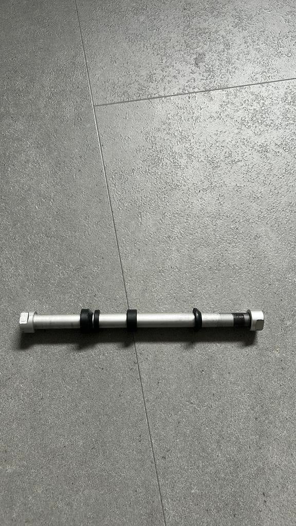 Tacx T1711 steekas (12mm x 1.0) – voor T2240 trainer, Ophalen of Verzenden, Zo goed als nieuw