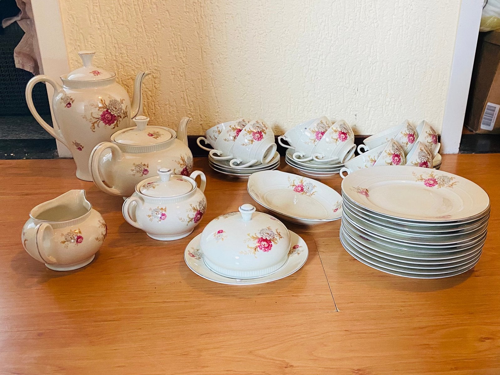 12 delig koffie/thee ontbijtservies (mosa), Ophalen