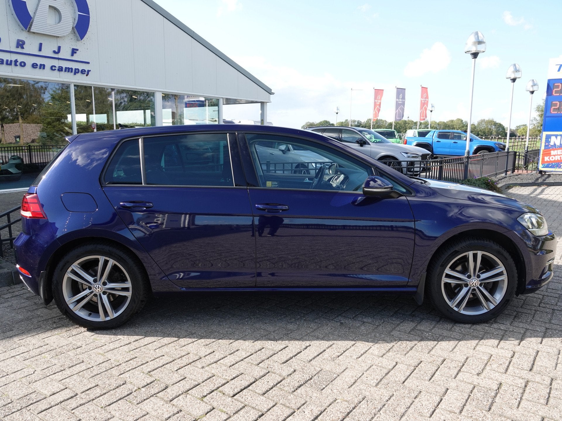 Volkswagen Golf 1.0 TSI Comfortline TREKH. | NAVI | ADAPT. C, Voorwielaandrijving, Stof, Euro 6, Blauw