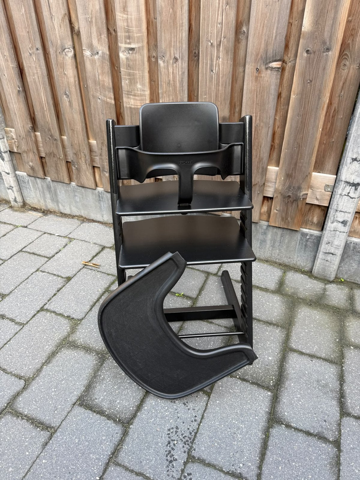 Stokke tripp trapp kinderstoel triptrap zwart babyset tray, Ophalen, Zo goed als nieuw, Meegroeistoel, Aanschuifbaar
