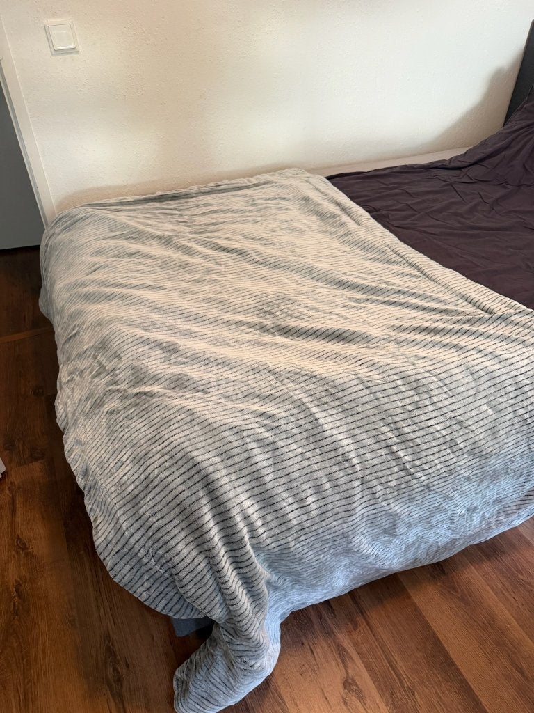 Ribfluweel plaid/deken grijs + zwart fleece plaid, Ophalen of Verzenden, Gebruikt