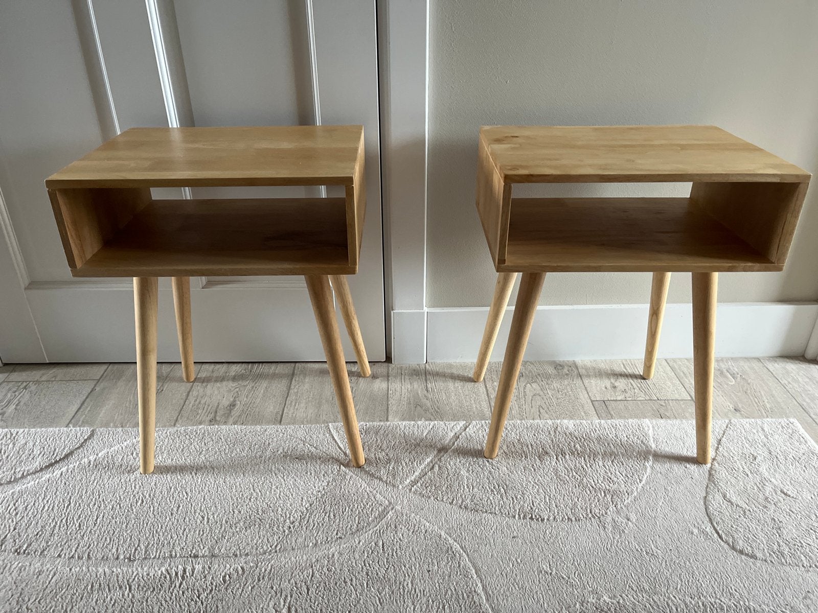 Set van 2 Scandinavische houten nachtkastjes/ bijzettafels, 45 tot 60 cm, Minder dan 55 cm, Ophalen of Verzenden, Zo goed als nieuw