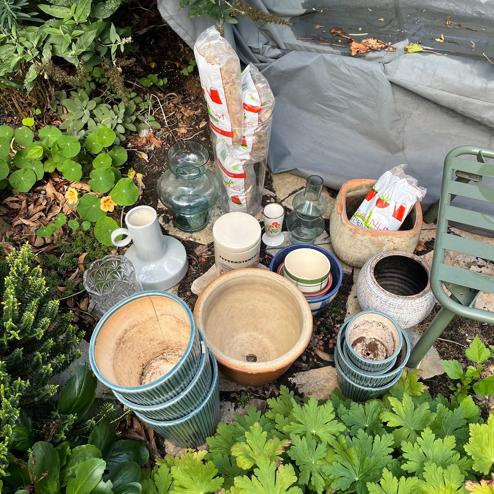 Potten en vazen / plantenpotten / bloempotten, Rond, Zo goed als nieuw, Balkon, Aardewerk