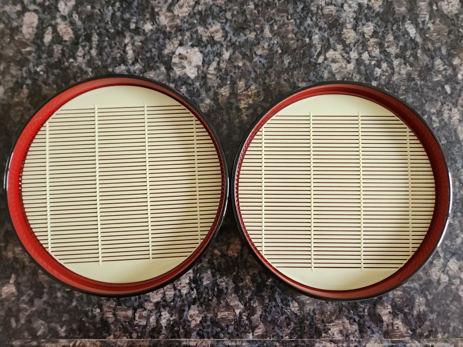 Japanese Soba & Udon Noodle/Sushi Plates Set of 2 - Plastic, Ophalen of Verzenden, Gebruikt, Kunststof, Bord(en)