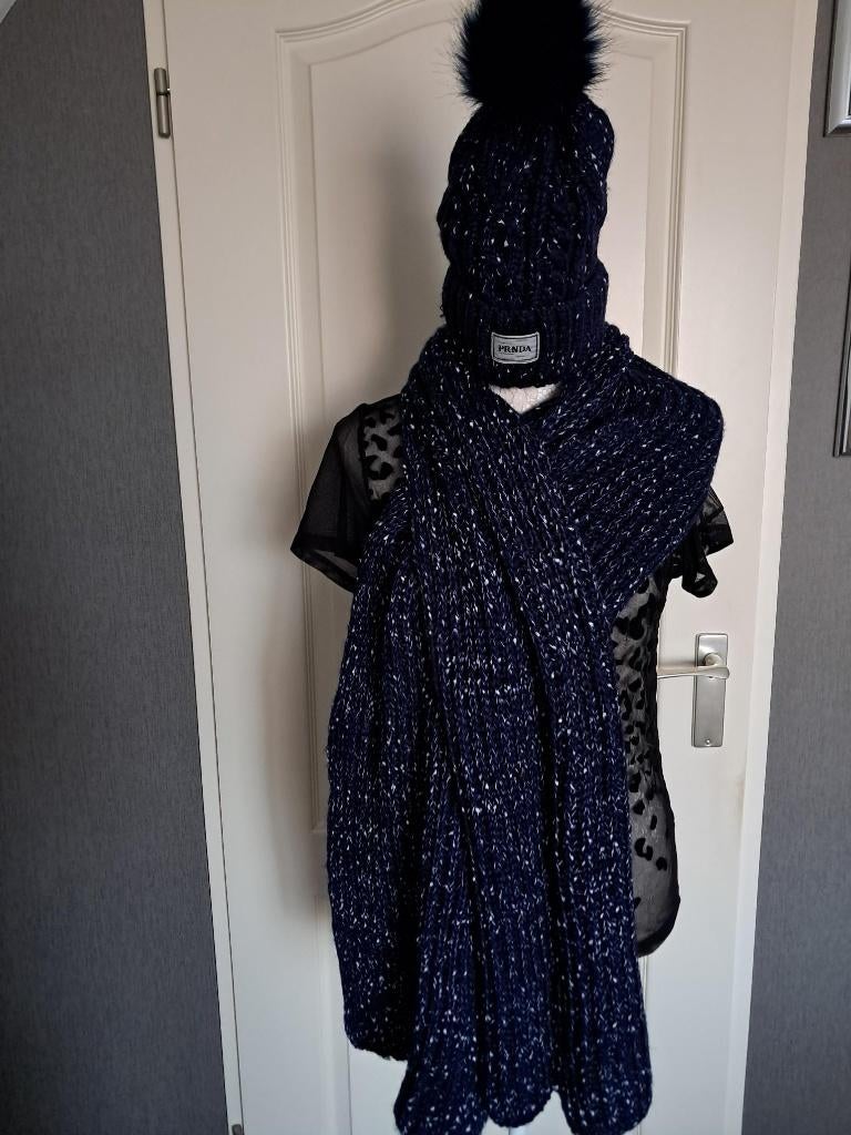 Sjaals + Muts  PRNDA Kleur : Blauw NIEUW, Ophalen of Verzenden, Nieuw, Maat 46/48 (XL) of groter, Sjaal