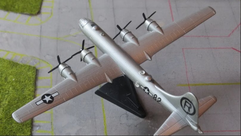B-29 anola gay, schaal 1:200 - vliegtuig model, Ophalen of Verzenden, Zo goed als nieuw, 1:144 tot 1:200, Overige merken