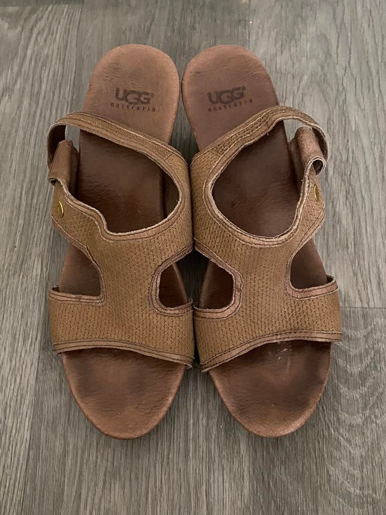 Ugg bruine sandalen maat 39., Kleding | Dames, Schoenen, Bruin, Verzenden, Sandalen of Muiltjes, Zo goed als nieuw