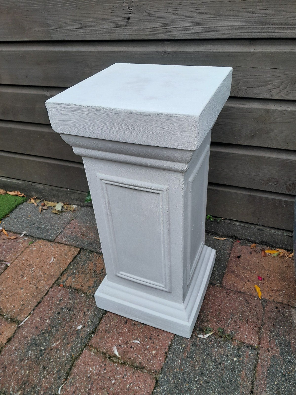 Decoratieve stenen sokkel/zuil voor binnen of buiten (58 cm), Ophalen, Zo goed als nieuw