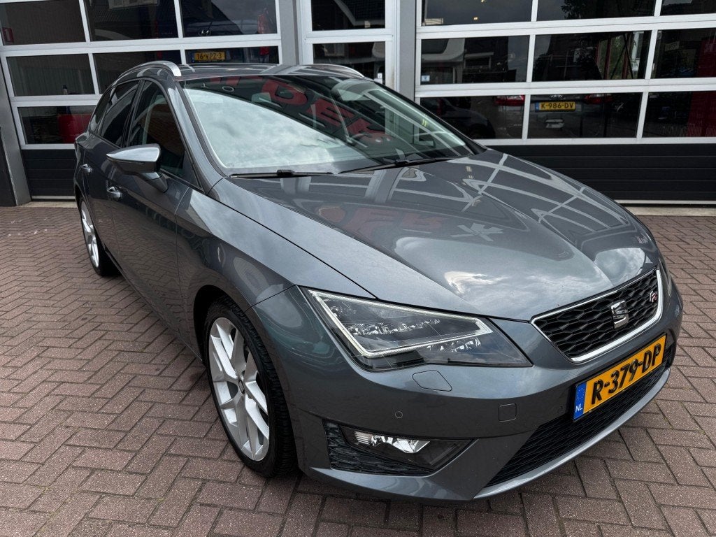 Seat LEON 1.4 TSI FR STYLE BUSINESS / CRUISE / TREKHAAK / PA, Voorwielaandrijving, Euro 5, Gebruikt, 4 cilinders
