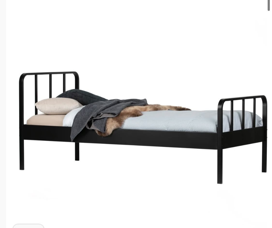 Bed ‘Mees’ zwart metaal van Woood 90x200 cm, Ophalen, 85 tot 100 cm, Zo goed als nieuw, Lattenbodem