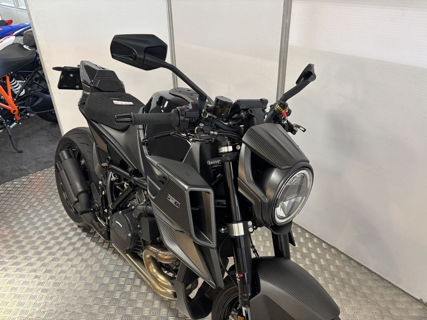 KTM BRABUS 1300 R (bj 2024), 2 cilinders, KTM, Bedrijf, Meer dan 35 kW